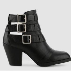 STEVE MADDEN Repp Black Booties